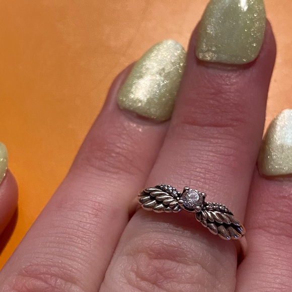pandora angel wing ring with white cubic zirconia - Picture 4 of 8